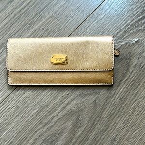 Michael Kors Jet Set Travel Pale Gold Flat Wallet